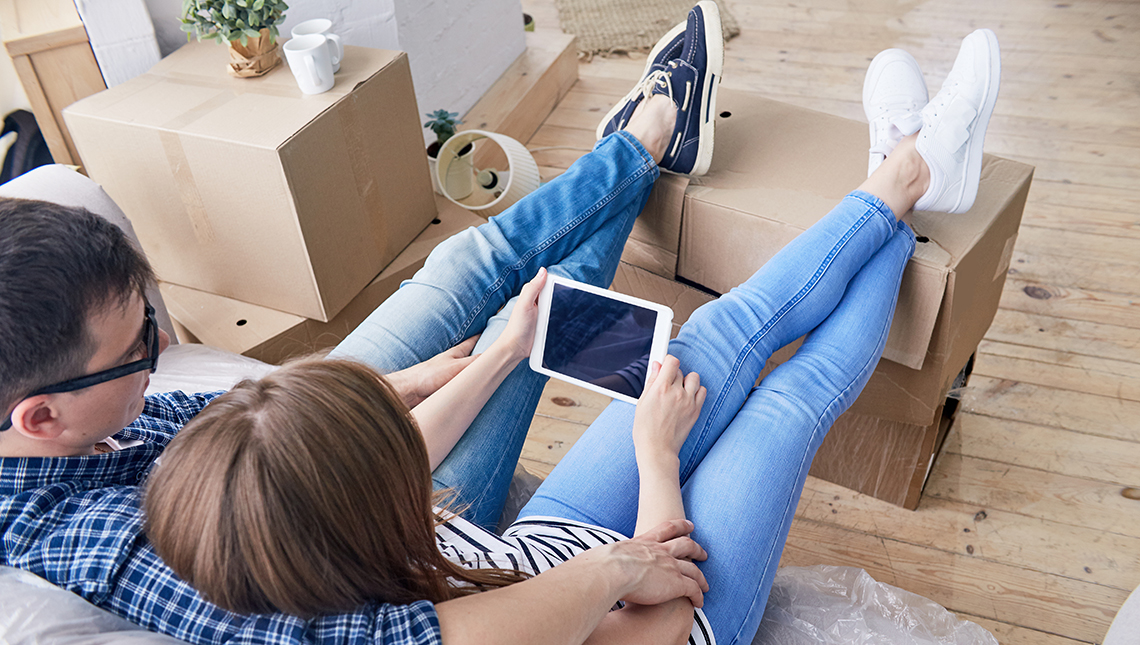 SeventyFour / Shutterstock / NTB scanpix Par ser på TV med iPad